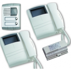 KM8100PLCW/2 Kolorowy zestaw wideodomofonowy serii Compact - Profilo dla dwóch rodzin.